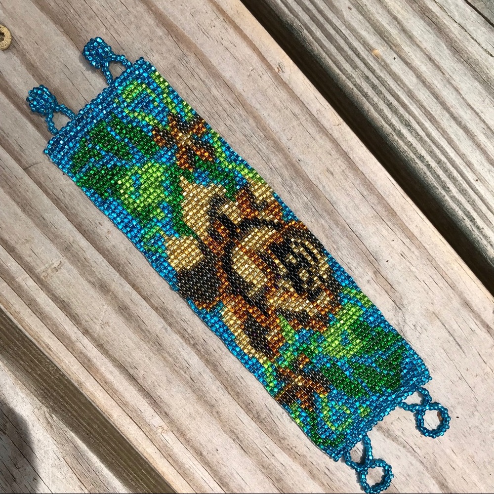 Mexican Chaquira Bracelet. Floral seed bracelet